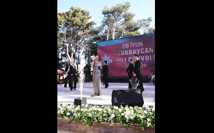 Xalq artisti Röya Ayxandan Silahlı Qüvvələr Gününə həsr olunmuş möhtəşəm konsert 