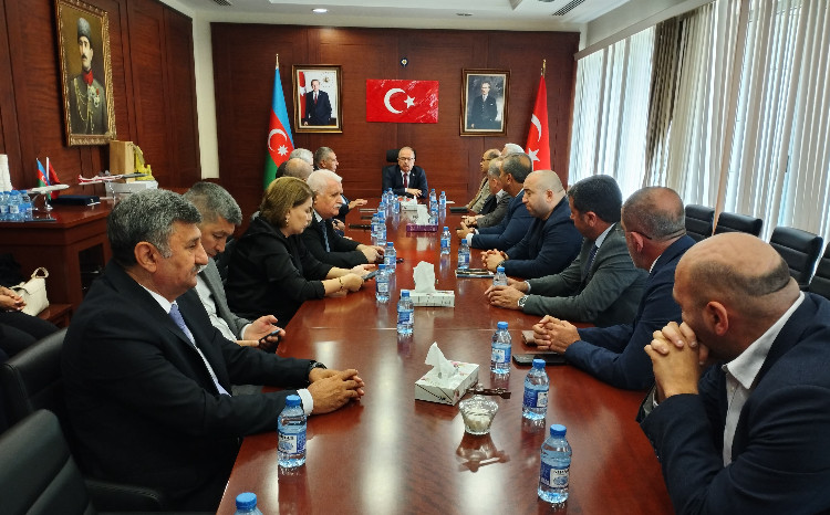 Mətbuat Şurasının İdarə Heyətinin üzvləri Türkiyənin Azərbaycandakı Səfirliyində olublar 