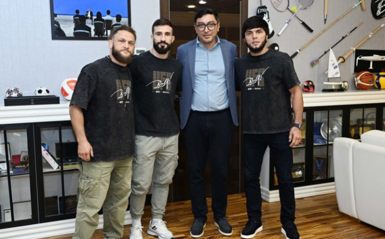 Qayıbov UFC-də döyüşəcək Azərbaycan idmançıları ilə görüşdü 