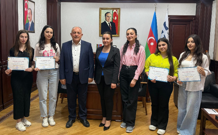 AzTU Kitabxana İnformasiya Mərkəzində istehsalat təcrübələrini uğurla başa vuran ADMİU tələbələrinə təşəkkürnamə təqdim olunub 