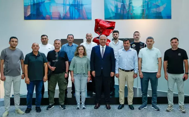 Qarabağ qazisi olan  jurnalistlər Demirören Xəbər Agentliyini (DHA) ziyarət etdi 