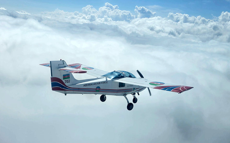 Gənc hərbi pilotlarla təlim-məşq uçuşları keçirilib - VİDEO