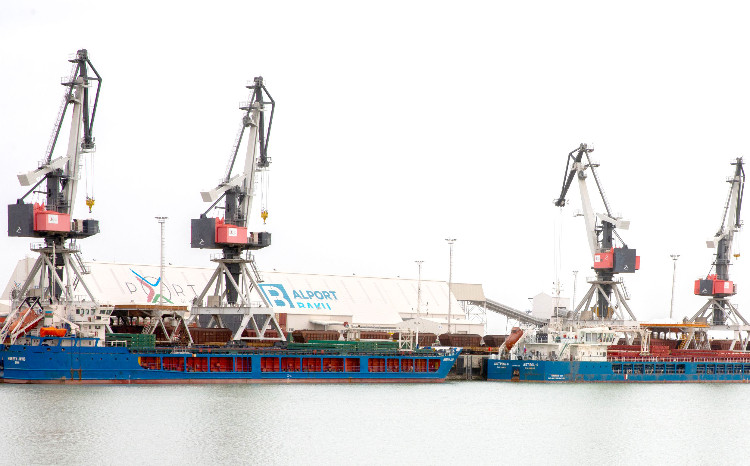 Объем контейнерооборота Бакинского порта достиг рекордного уровня 