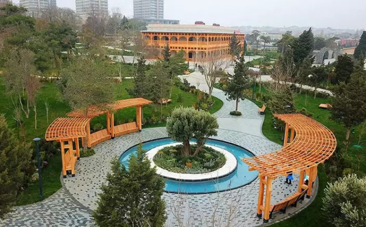 Parkdakı yaşıllığa görə məmurlar arasında mübahisə olub? - AÇIQLAMA