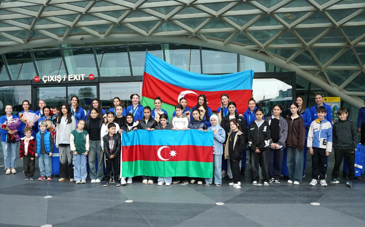 Gümüş medal qazanan qadın voleybol millimiz Vətənə döndü 