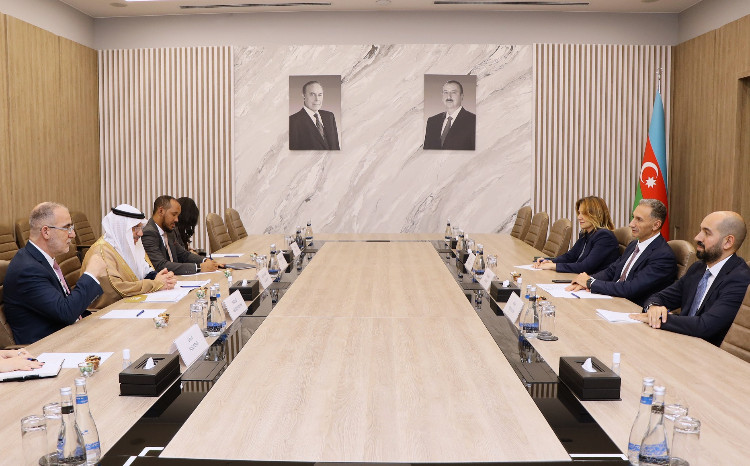 Minister Rashad Nabiyev Meets with IsDB Chairman Muhammad Sulaiman Al Jasser 