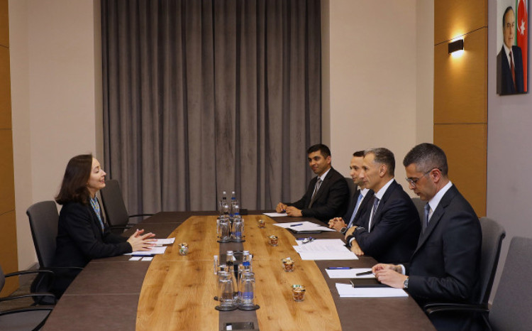 Министр Рашад Набиев встретился с руководителем регионального представительства Европейского инвестиционного банка на Южном Кавказе 