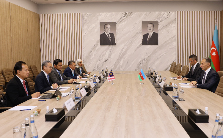 Nazir Rəşad Nəbiyev Malayziyanın rabitə naziri ilə görüş keçirib 