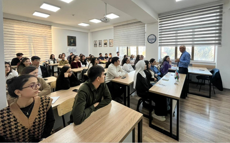 Профессор Университета Эрджиес провел мастер-класс в БГУ 