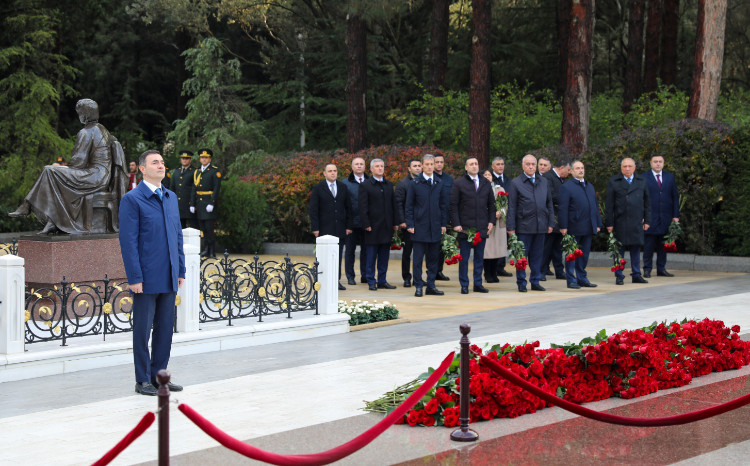 Xüsusi Rabitə və İnformasiya Təhlükəsizliyi Dövlət Xidməti Ümummilli Liderin məzarını ziyarət edib 