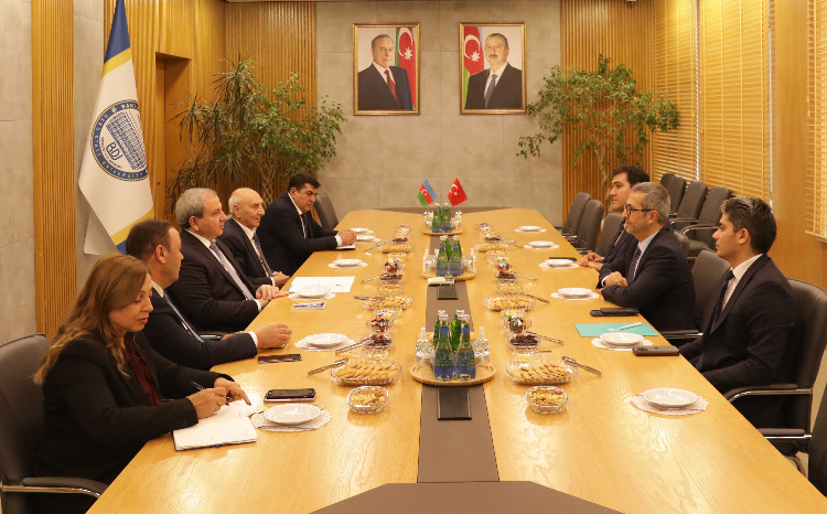 Делегация во главе с президентом Института Юнуса Эмре посетила БГУ 