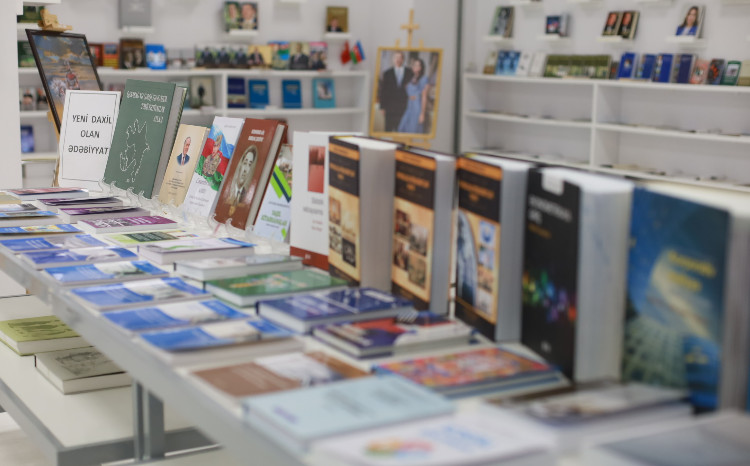 Mərkəzi Elmi Kitabxanaya yeni daxil olan ədəbiyyatın sərgisi keçirilir 