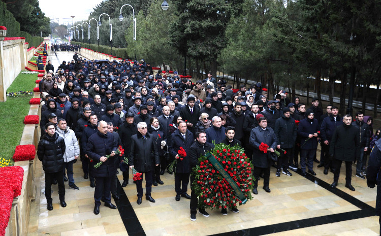 Коллектив БГУ посетил Аллею шехидов 