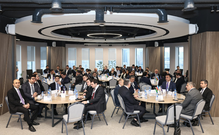 Bakı Fond Birjasında “Kapital Bazarlarına Çıxış: 1-ci İnvestor Mikromaliyyə Forumu” baş tutub 