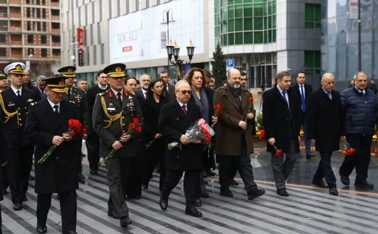   Türkiyə səfiri Birol Akgün və Şimali Kipr nümayəndəsi Ufuk Turganer Xocalı şəhidlərini anıblar 