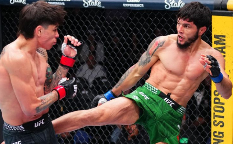 Tofiq Musayev UFC-də ilk qələbəsini qazanıb 