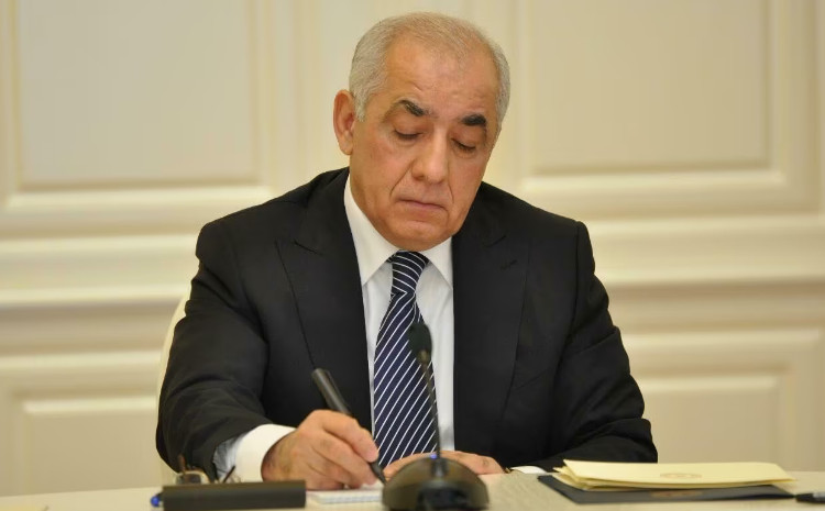 Baş nazir Əli Əsədov Gürcüstan səfirliyində başsağlığı verib 