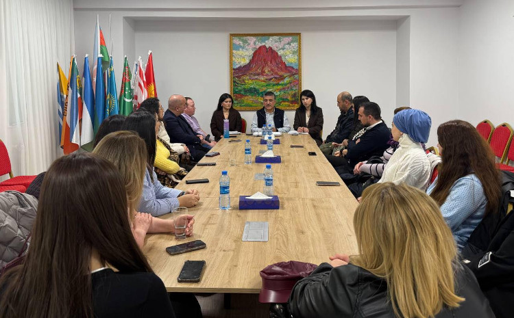 Hədəf Liseyində “Valideyn Akademiyası” layihəsi çərçivəsində növbəti görüş keçirilib 