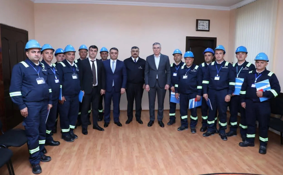 Birlik rəhbəri işdə fərqlənən əməkdaşları mükafatlandırıb 
