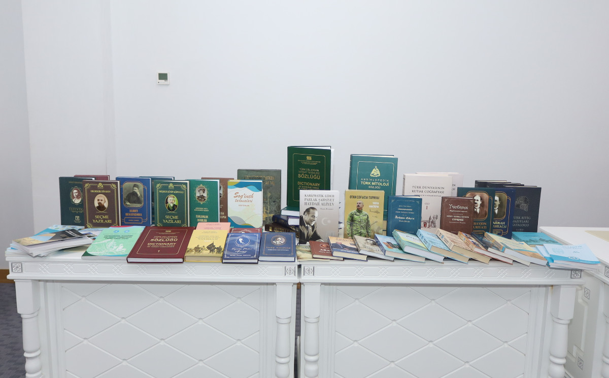 Türk Akademiyası tərəfindən MEK-ə dəyərli nəşrlər hədiyyə edilib 