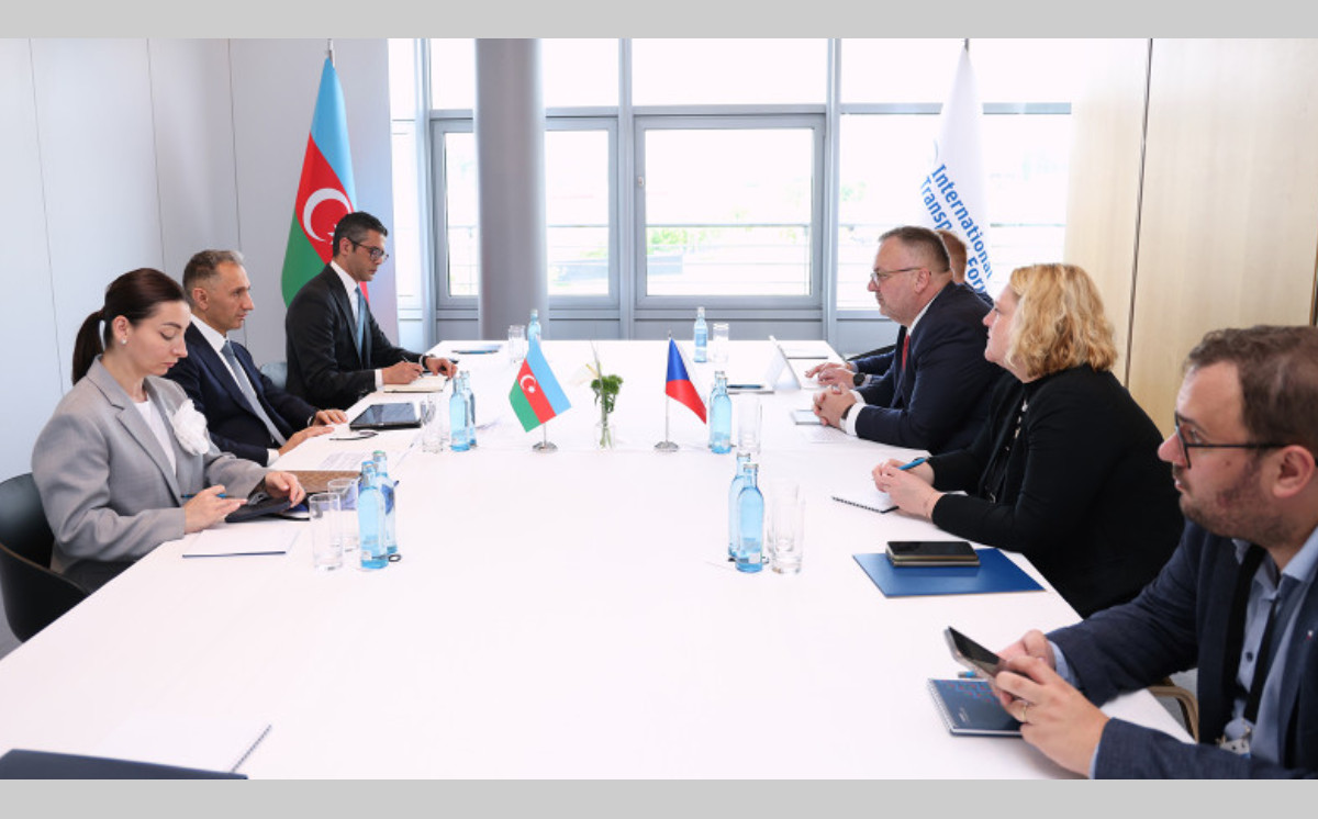 Minister Rashad Nabiyev meets with Czech Minister of Transport 