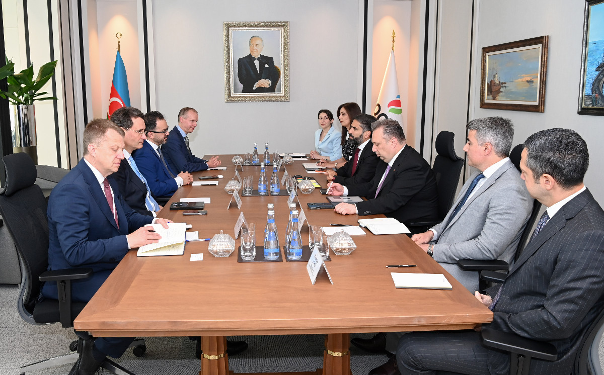 SOCAR President Meets with Shell Executive Vice President 