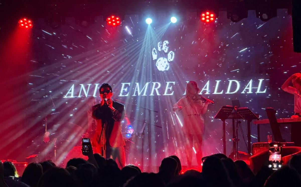 Anıl Emre Daldal Hayal Kahvesində sevənləri ilə görüşdü 