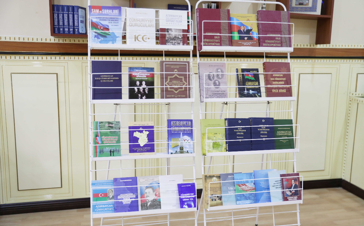 BDU-da 28 May - Müstəqillik Gününə həsr olunmuş kitab sərgisi 