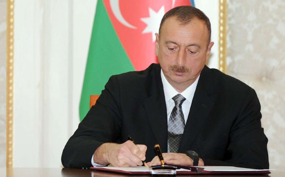 İlham Əliyev dövlət qulluqçularını təltif edib - SİYAHI