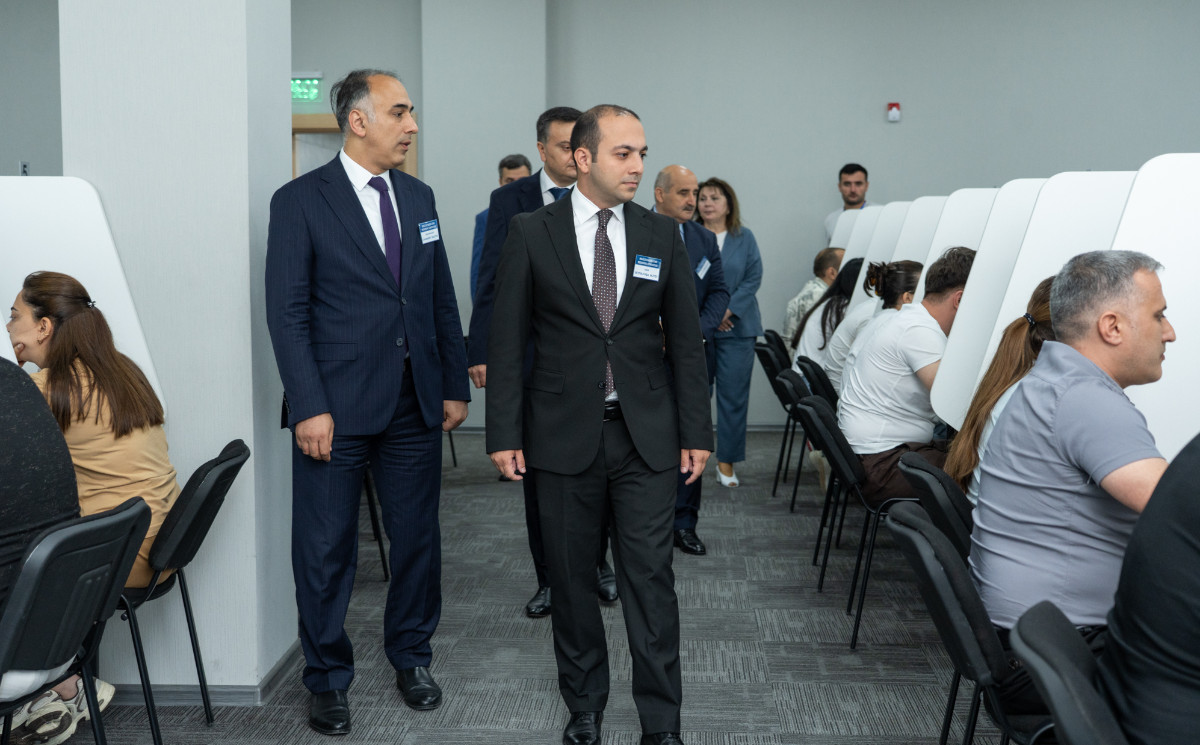 Dövlət icra məmuru vəzifəsinə qəbulla bağlı test imtahanı keçirilib 