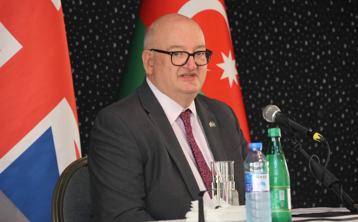 Britaniya səfiri Gəncədə Azərbaycan dilini öyrənib 