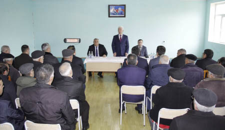 Yüz dəfə eşitməkdənsə, bir dəfə görmək yaxşıdır Yüz dəfə eşitməkdənsə, bir dəfə görmək yaxşıdır